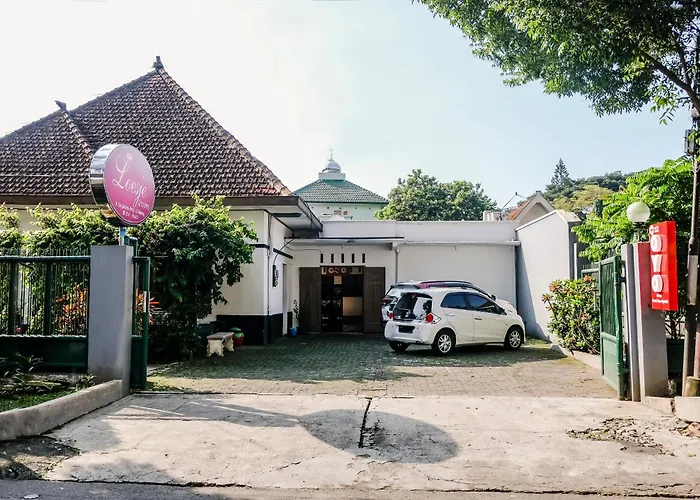 OYO 353 Loesje Guest House Syariah