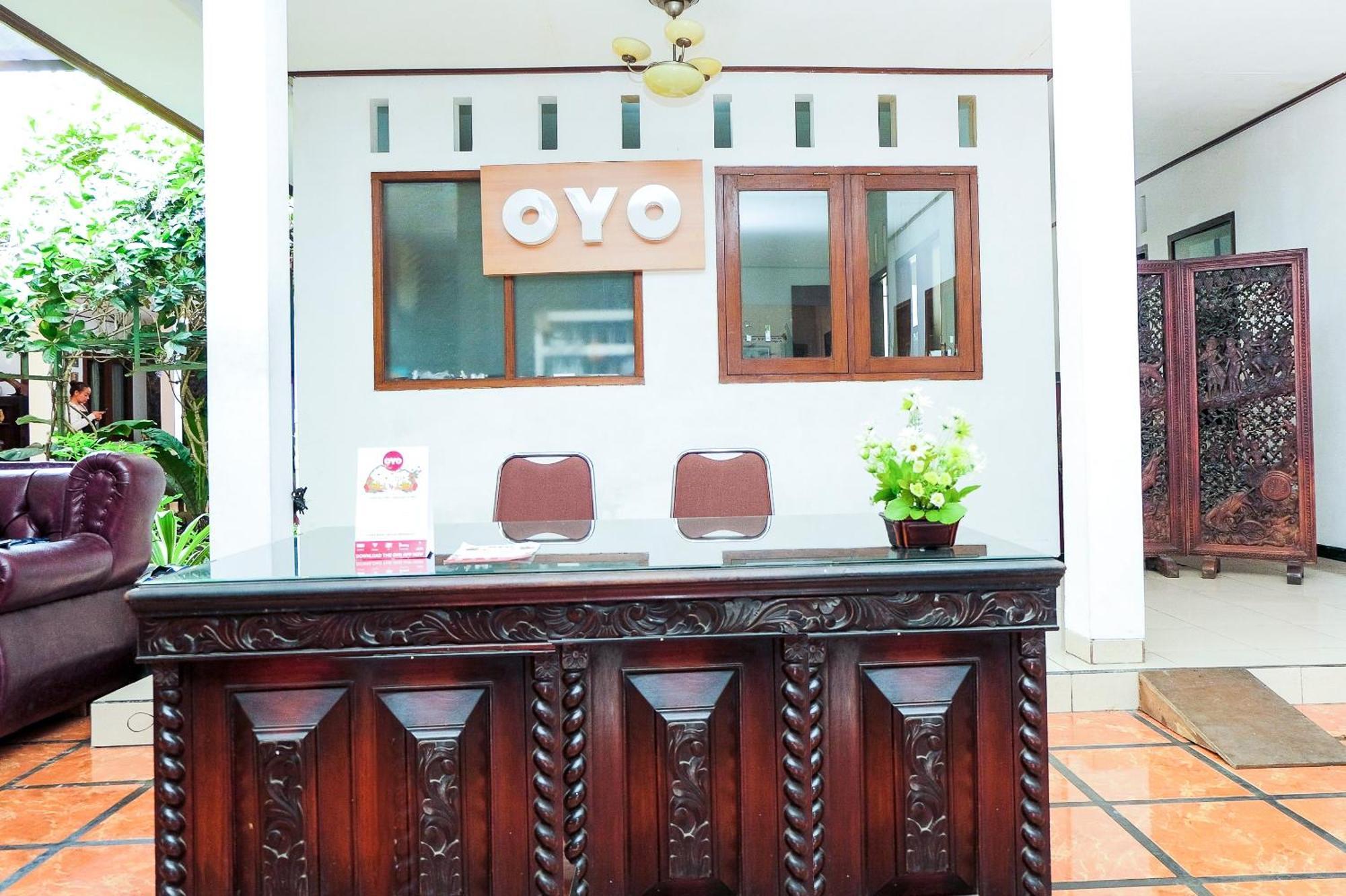 Super Oyo 353 Loesje Syariah 2* Malang